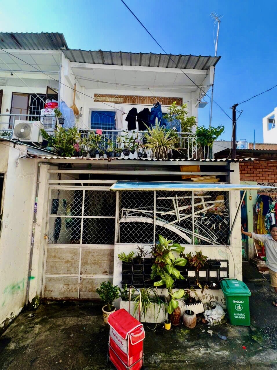 Bán nhà mặt tiền đường Trần Thủ Độ,DT:4x8m đúc 1 lầu giá 3.3 tỷ