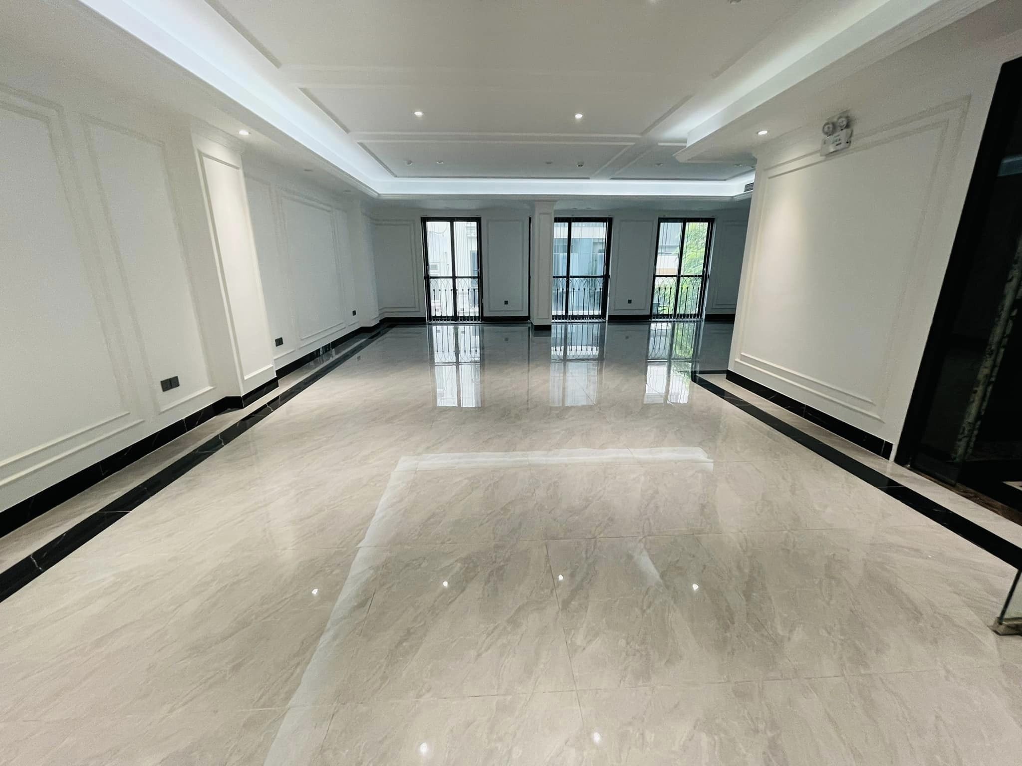 Bán nhà mặt phố phố Tam Khương. DTSD 65m2. 8 tầng thang máy mới. MT 7m. Siêu kinh doanh.