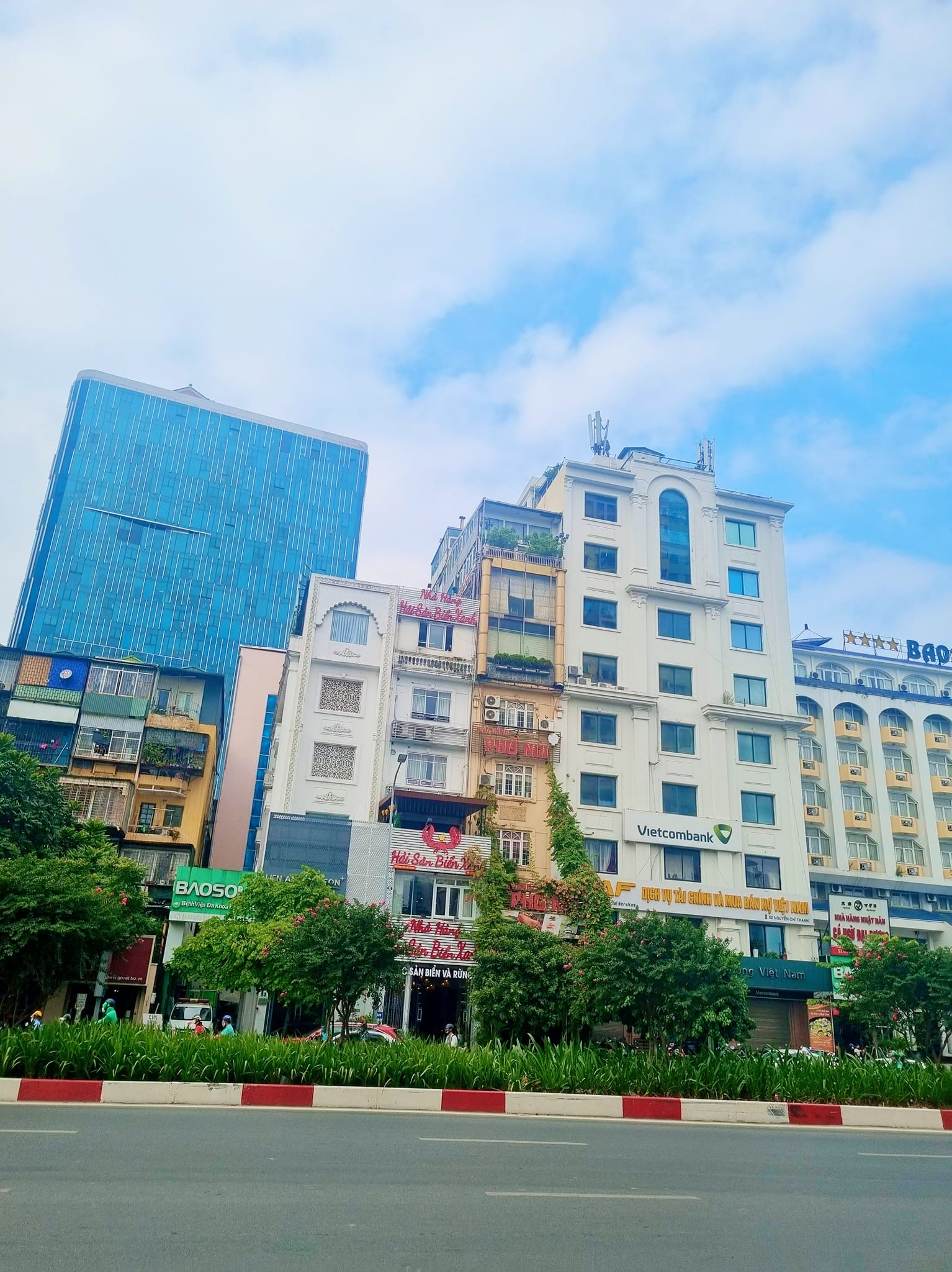 BÁN TÒA VĂN PHÒNG - PHỐ NGUYỄN CHÍ THANH - KINH DOANH. 110M X 8 T. GIÁ 36 TỶ