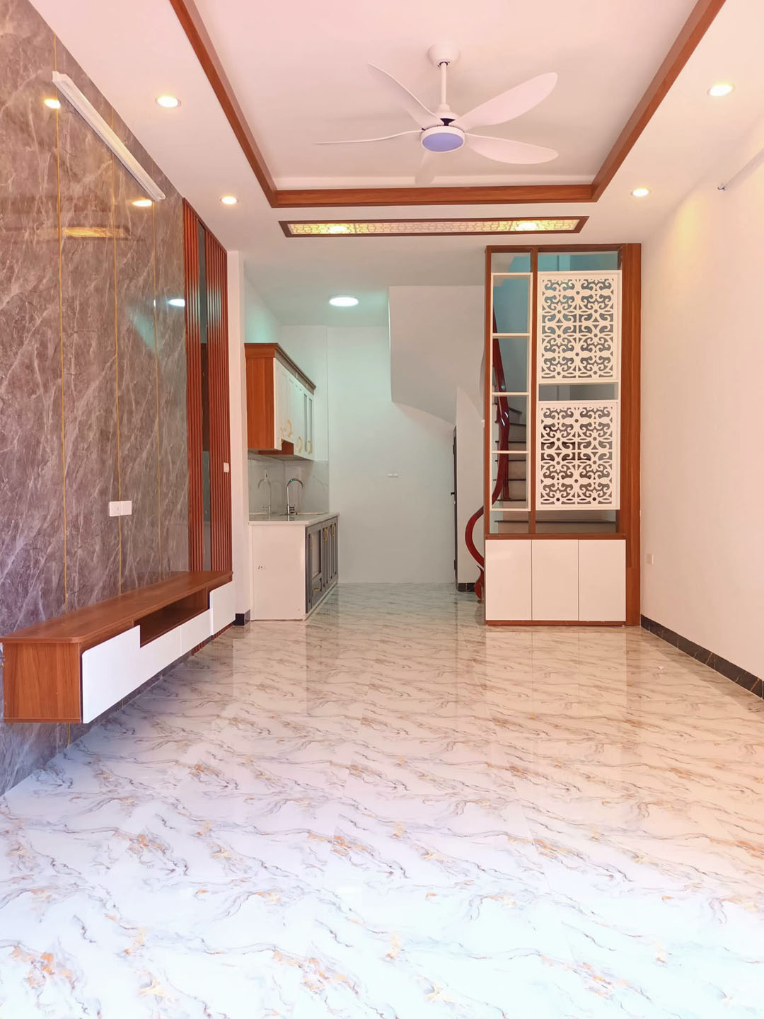 Bán nhà đẹp lô góc, ngõ ô tô, gần phố, Aeon Mall Long Biên, 32M, 3.6x tỷ