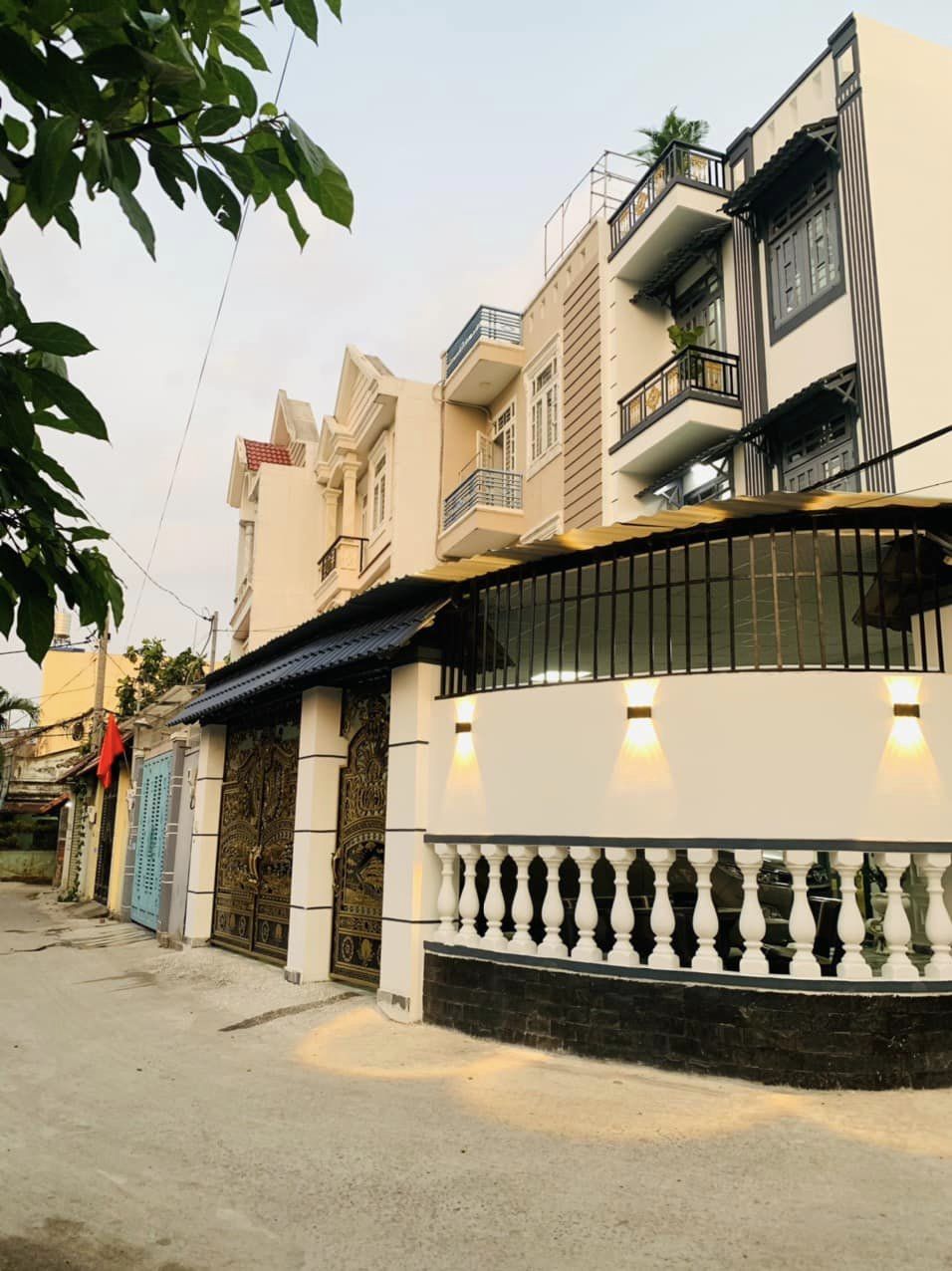 BIỆT THỰ LÔ GÓC VỰC HIẾM - ĐẦY ĐỦ CÔNG NĂNG -SỔ VUÔNG VỨC- GIÁ TỐT