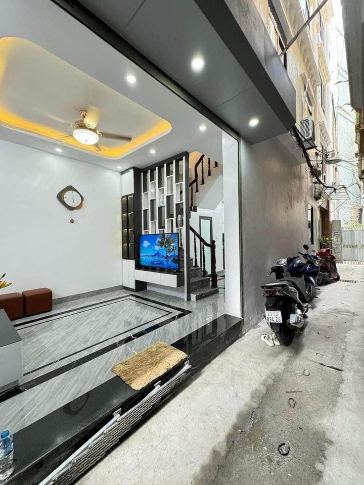 KHƯƠNG TRUNG NGÕ 211 - NHÀ ĐẸP - Ô TÔ TRÁNH - 45M2 - 5T - MT5M - NHỈNH 5 TỶ.