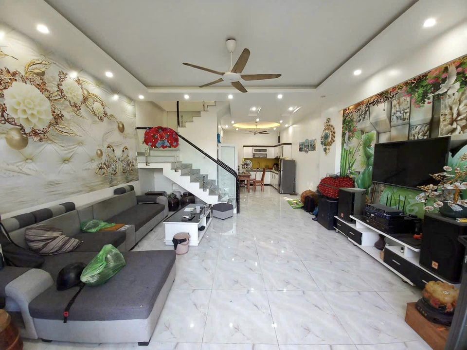 Bán nhanh Căn nhà 3 tầng ngay chợ Minh Kha, gần tất cả các tiện ích Trung Tâm An Dương