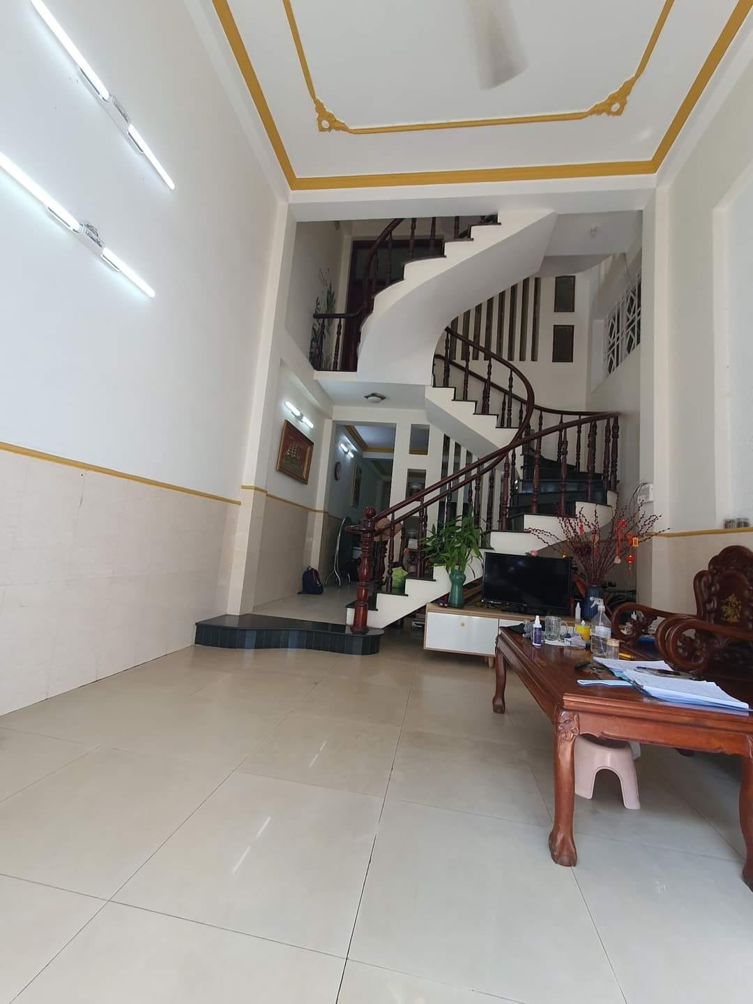 CẦN BÁN NHÀ TRONG NGÕ TẠI LẠC LONG QUÂN, QUẬN CẦU GIẤY: 31M2, GIÁ 4,3 TỶ.