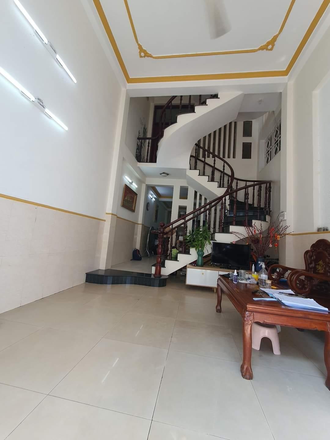 CÀN BÁN NHÀ MẶT NGÕ TẠI BỒ ĐỀ 38M2; 5 TẦNG CHỈ VỚI GIÁ 5,9 TỶ.