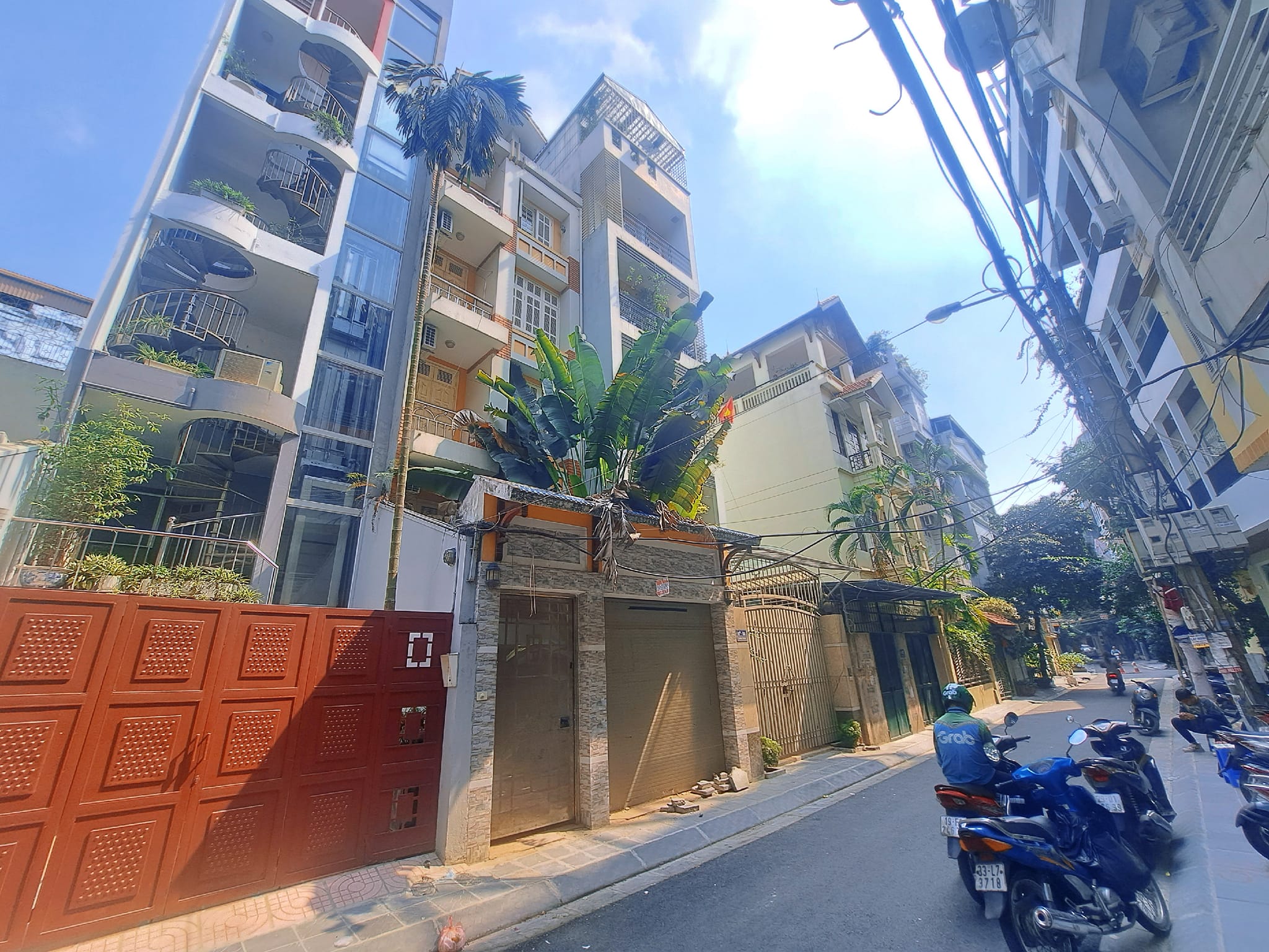 Bán nhà Phân Lô Đầm Trấu, 125m2, 5 Tầng, Vỉa hè – Ô tô tránh – Kinh Doanh giá 21 tỷ