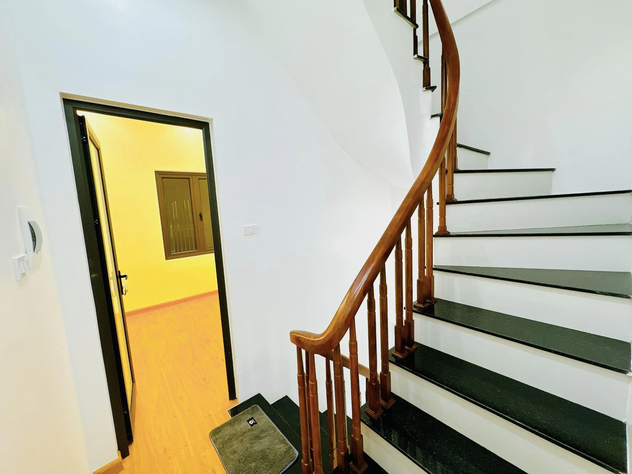 Gấp. Phố Giang Văn Minh, mặt tiền khủng 16m, 60m2, 5 tầng, nhỉnh 28 tỷ