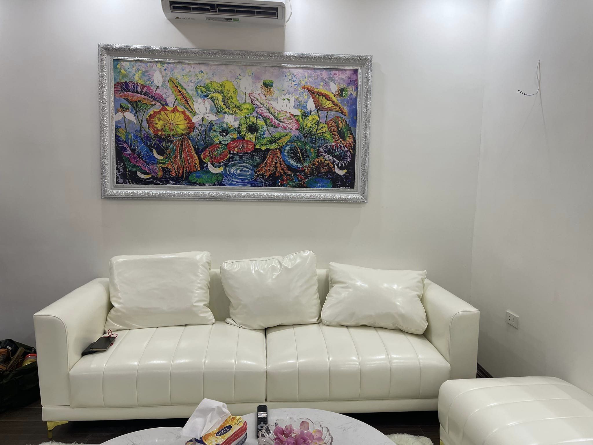 BÁN NHÀ TẬP THỂ TẦNG 3- CẦU GIẤY-Ô TÔ 7 CHỖ ĐỖ CẦU THANG-THÔNG VÒNG QUANH - 10M RA PHỐ - NHÀ ĐẸP FULL NỘI THẤT - KHU VỰC HIẾM NHÀ BÁN