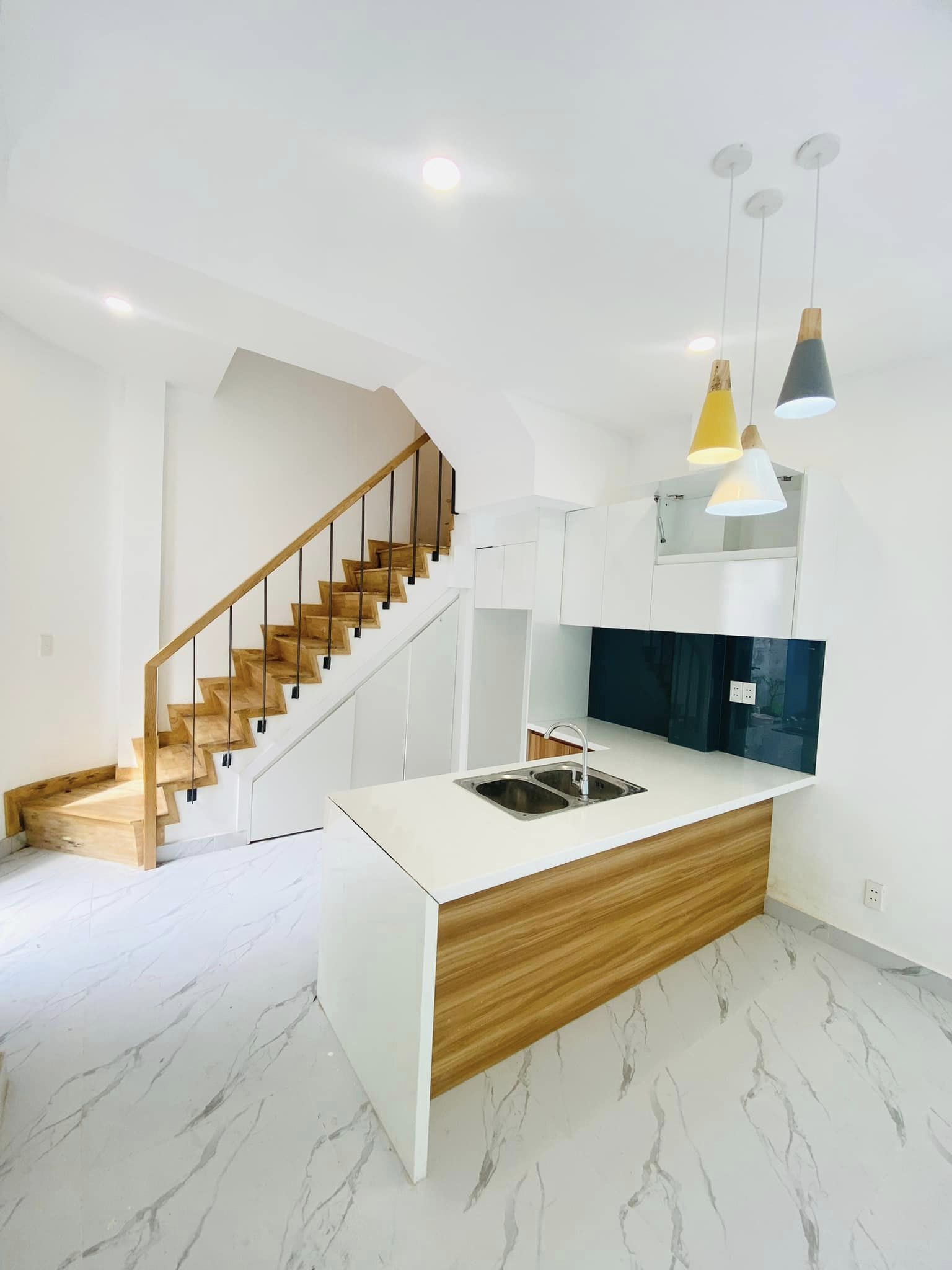 NHÀ xây mới 3 TẦNG - DIỆN TÍCH LỚN 69m2 - NGAY CẦU NGUYỄN TRI PHƯƠNG