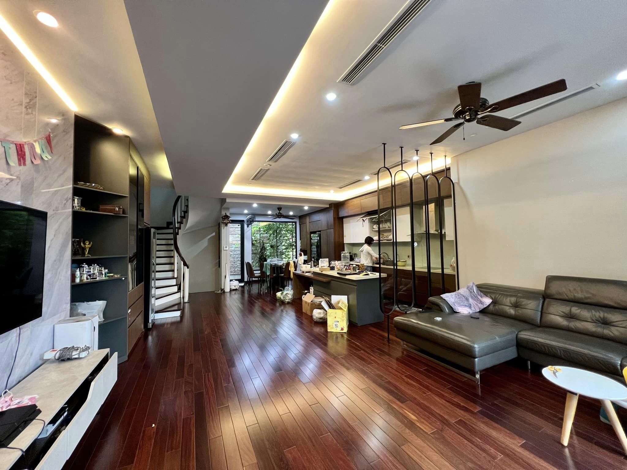 Bán biệt thự KĐT mới Cầu Bươu, 123m, 5T, mt 8m,giáp The Manor Central Park, ôtô tránh, vỉa hè, KD-VP, tặng toàn bộ nội thất