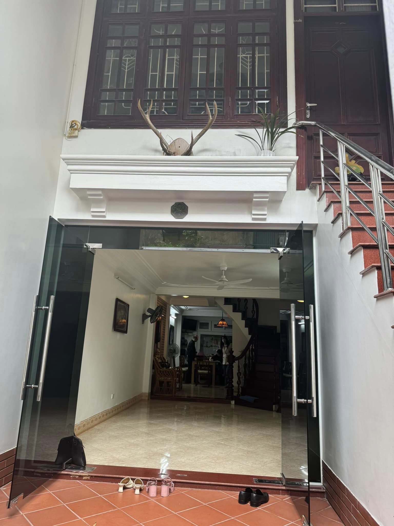 Nhà đẹp 60m2 x 5 tầng 2 thoáng ,ô tô đỗ cửa vào nhà phố Hào Nam quận Đống Đa giá 15 tỷ