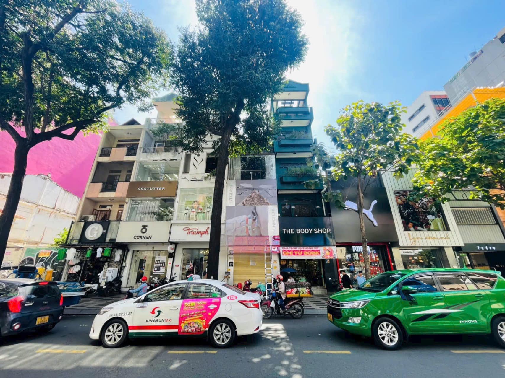 Cho Thuê Nhà MT Nguyễn Trãi “5x25”, 4 Tầng, Sát Vòng Xoay Ngã Sáu Phù Đổng, Đoạn Đẹp Nhất, Giá chỉ 6000$