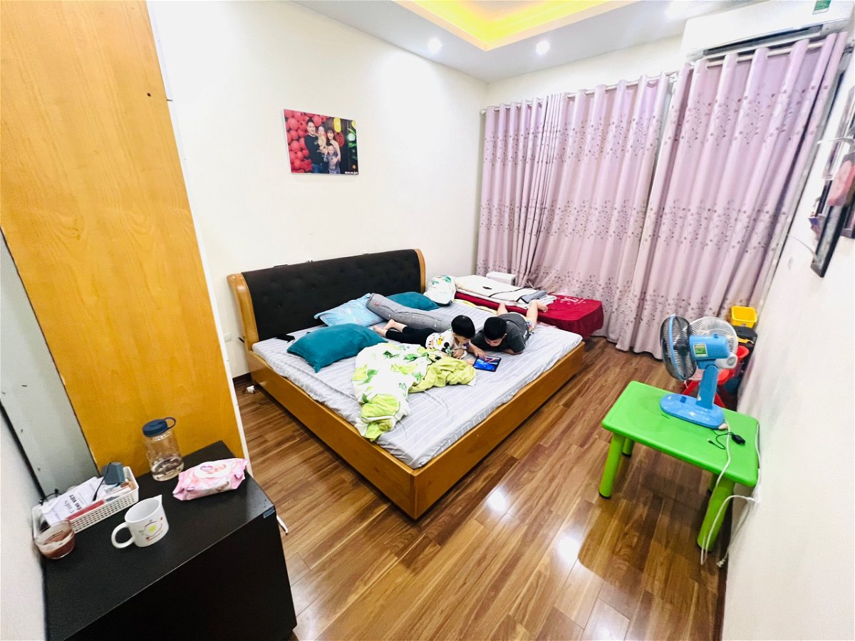 Bán nhà Phố MẠC THÁI TỔ, CG 55 m2, 5 tầng, ô tô vào, 12m ra phố, ở sướng.