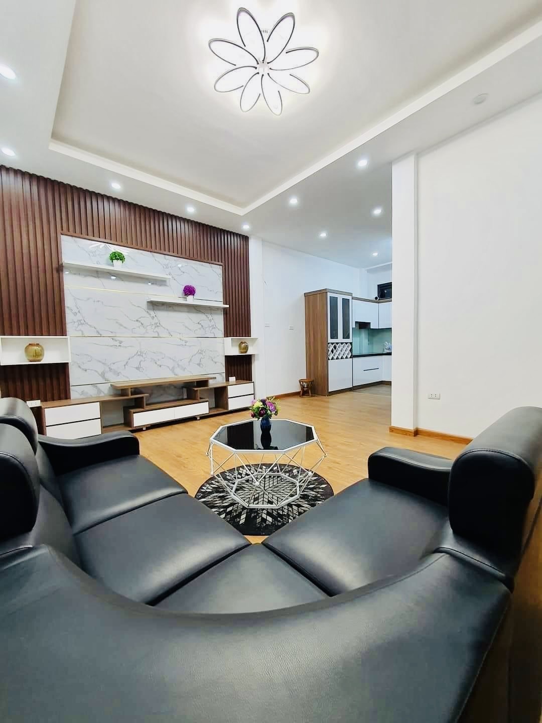 Bán gấp nhà số 23, ngõ 2 Giang Biên, Long Biên, 75m2, kinh doanh, 7,2 tỷ