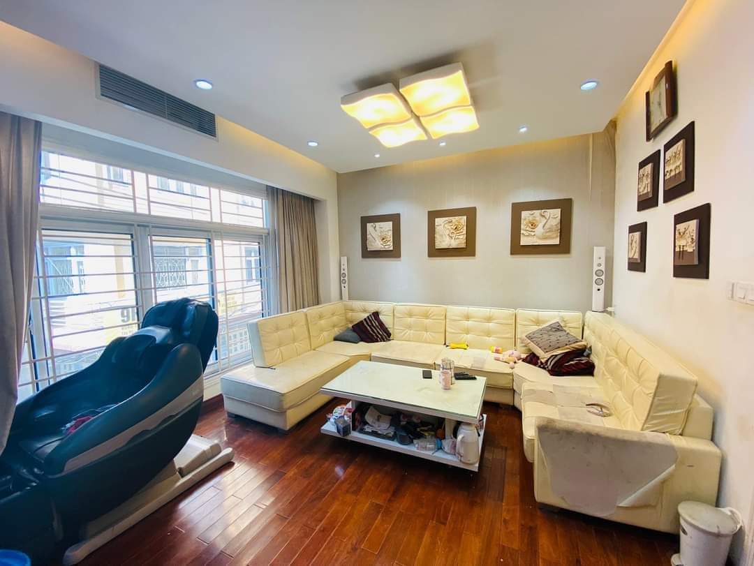 Bà Triệu - Căn Góc, Mặt Phố 256 m x 5 tầng, giá 132 tỷ