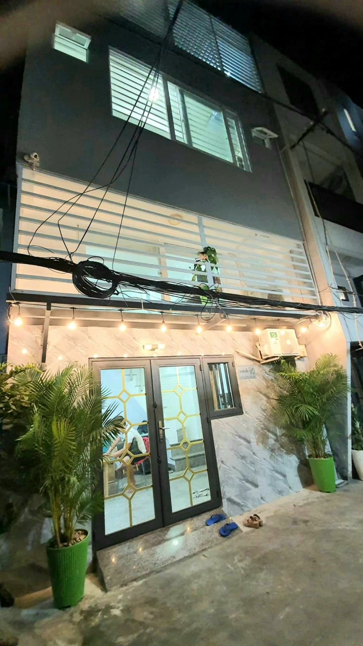 Cống Quỳnh Q1, Cạnh Phố Tây, 3 Tầng,Ở Ngay, Nhỉnh 5 Tỷ