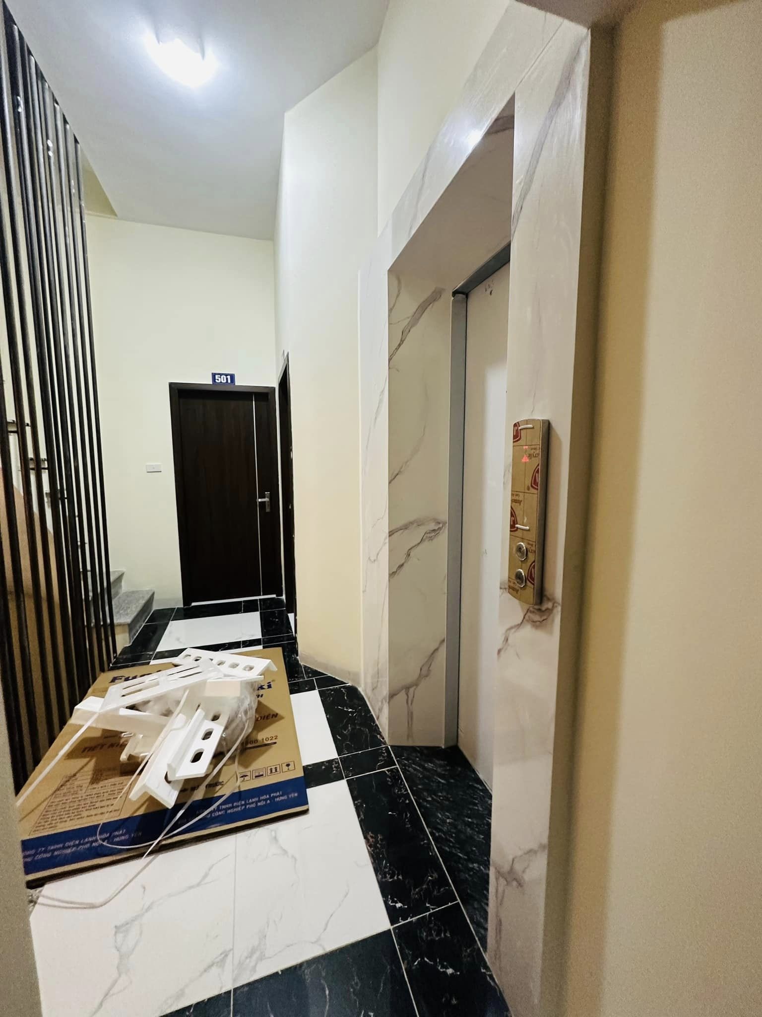 Bán nhà Hoà Bình (Khâm Thiên) 92/100T1m², 8 tầng, MT 5.6m, Chào Giá 19.8 tỷ Đống Đa. Chi tiết liên hệ : O94lO7l689