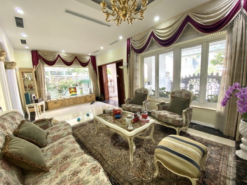 Bán nhà vườn mặt phố Thọ Tháp, DTSD 200m2, MT 14m. 5 tầng thượng lưu.