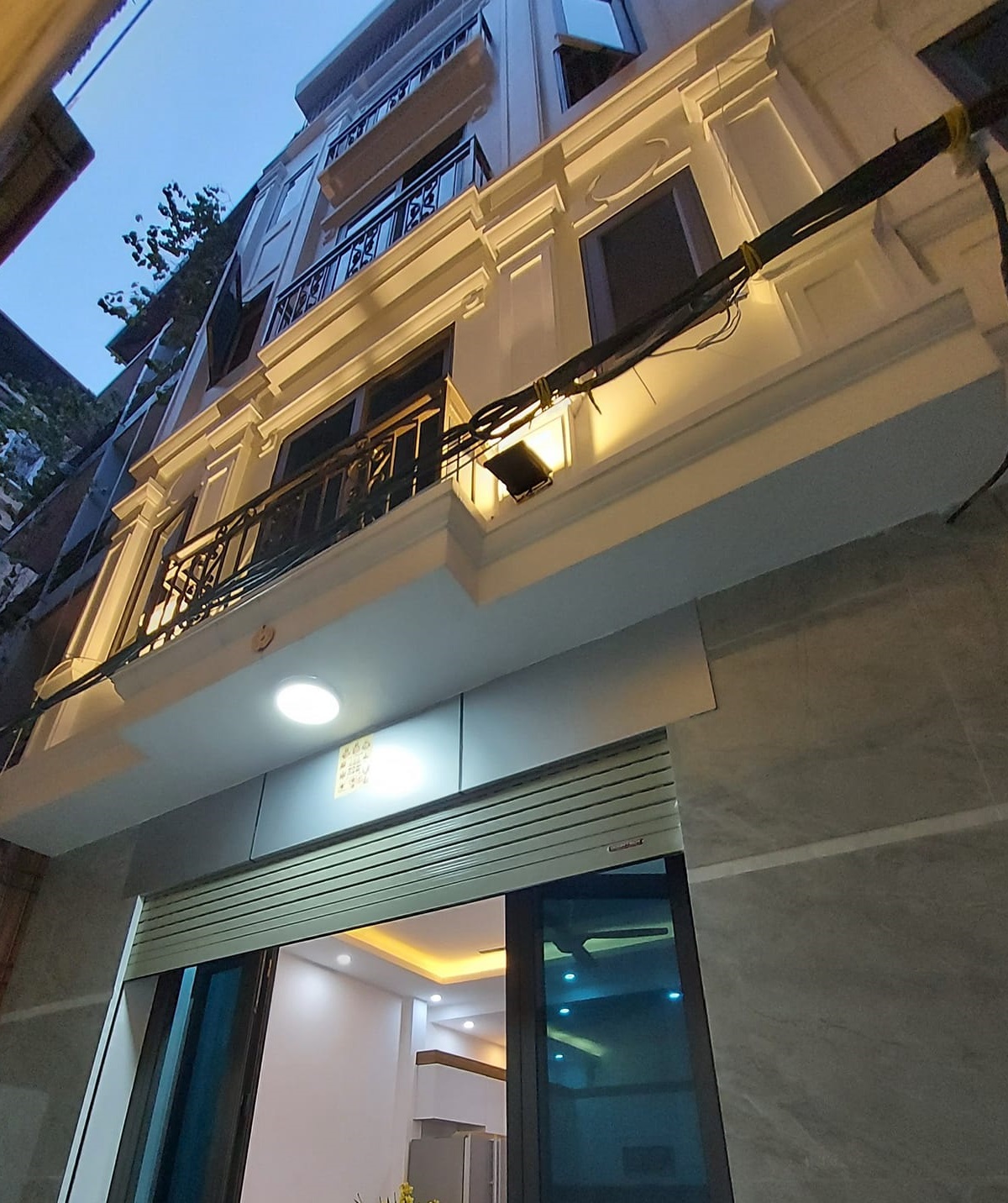 SIÊU PHẨM LẠC LONG QUÂN – NHÀ ĐẸP LONG LANH - Ô TÔ ĐỖ CỔNG – 5 TẦNG, 43M2, 7.25 TỶ