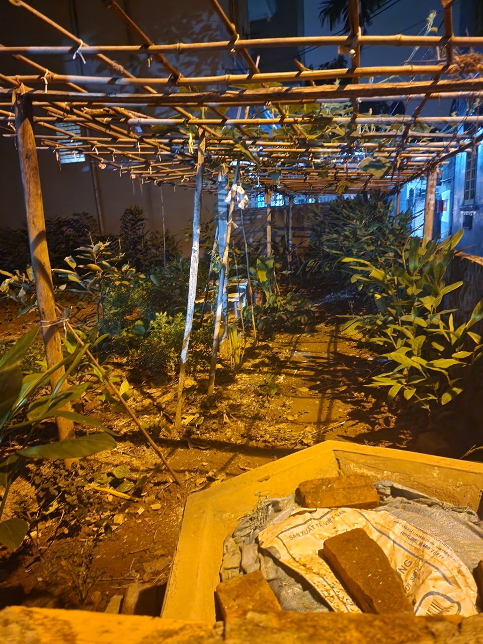 CẦN BÁN GẤP MẢNH ĐẤT LÀNG VÀNG 85M2-3.3 TỶ OTO, KINH DOANH