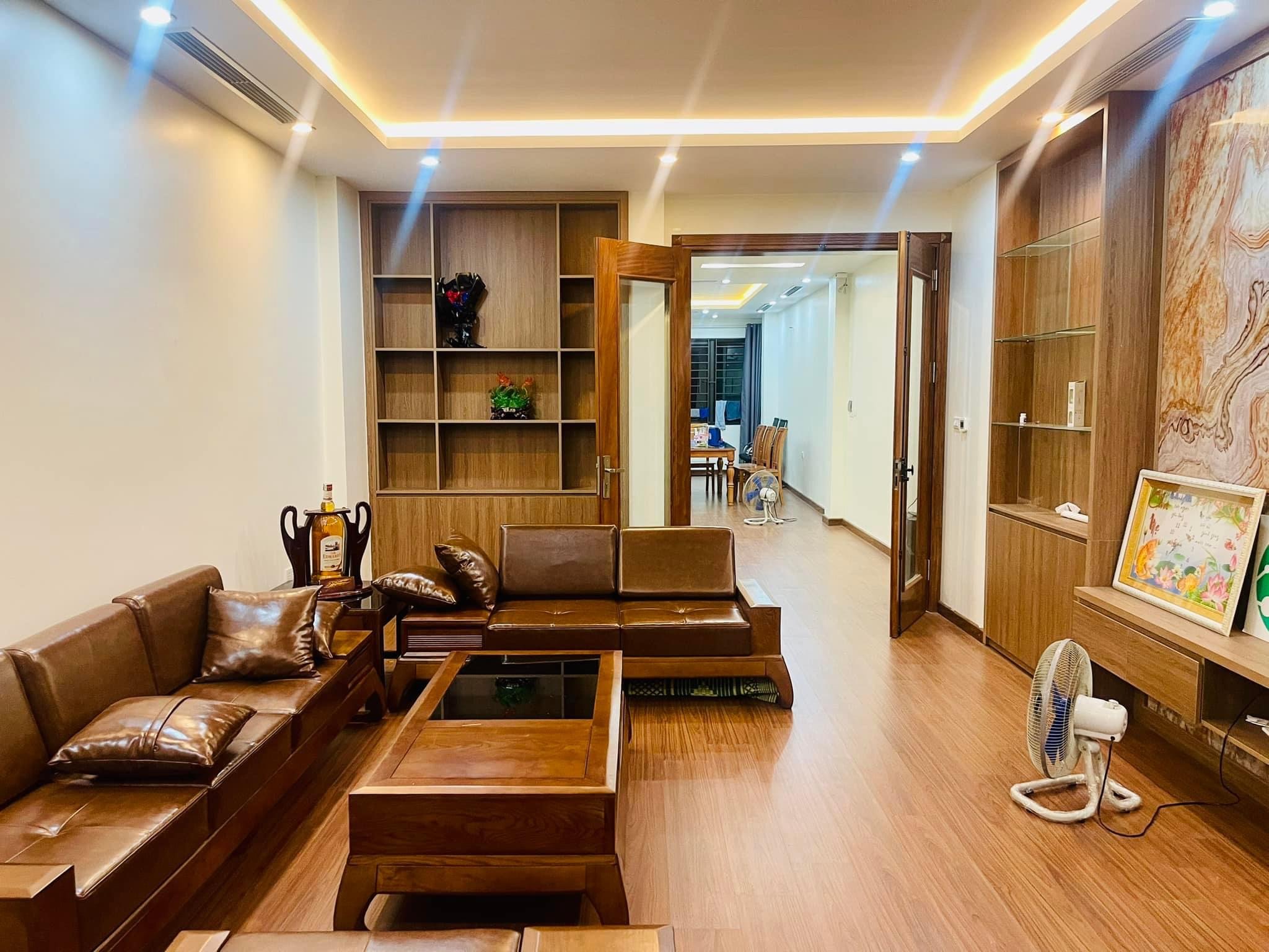CHỈ 15 TỶ SỞ HỮU NHÀ VỊ TRÍ ĐẸP, SÁT PHỐ, Ô TÔ TRÁNH, VỈA HÈ, KINH DOANH ĐỈNH QUẬN CẦU GIẤY.