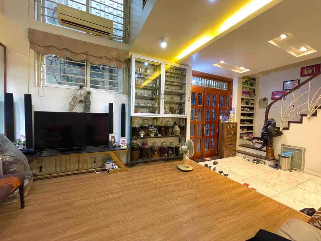 Bán nhà phố Vân Hồ 3, trung tâm quận Hai Bà Trưng 40m x 5 Tầng,Giá 6.9 tỷ. Công viên Thống Nhất,Nhà đẹp thoáng,gần phố,ở VIP