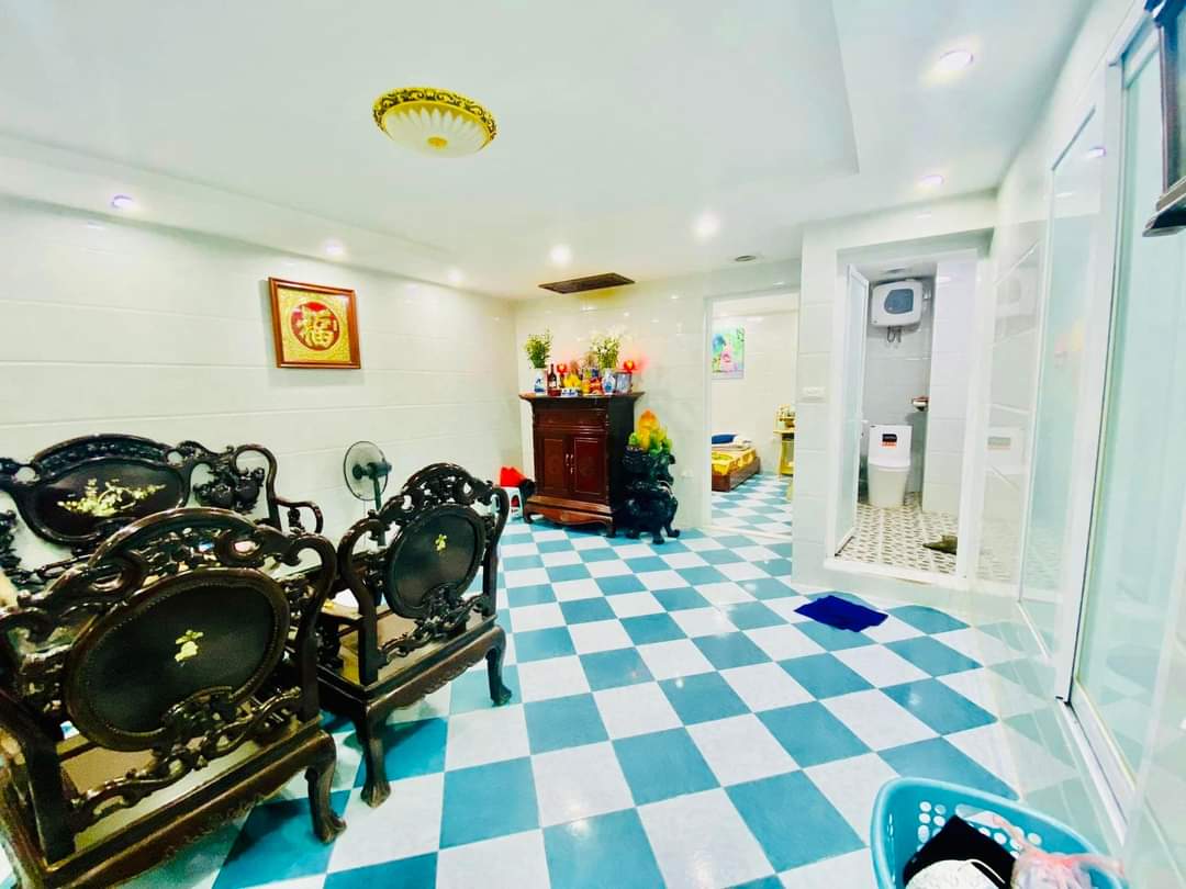 NHỈNH 2 TỶ HỘ KHẨU BA ĐÌNH - KINH DOANH TẤP NẬP - NHÀ ĐẸP Ở LUÔN - SÂN THỂ DỤC RỘNG RÃI..