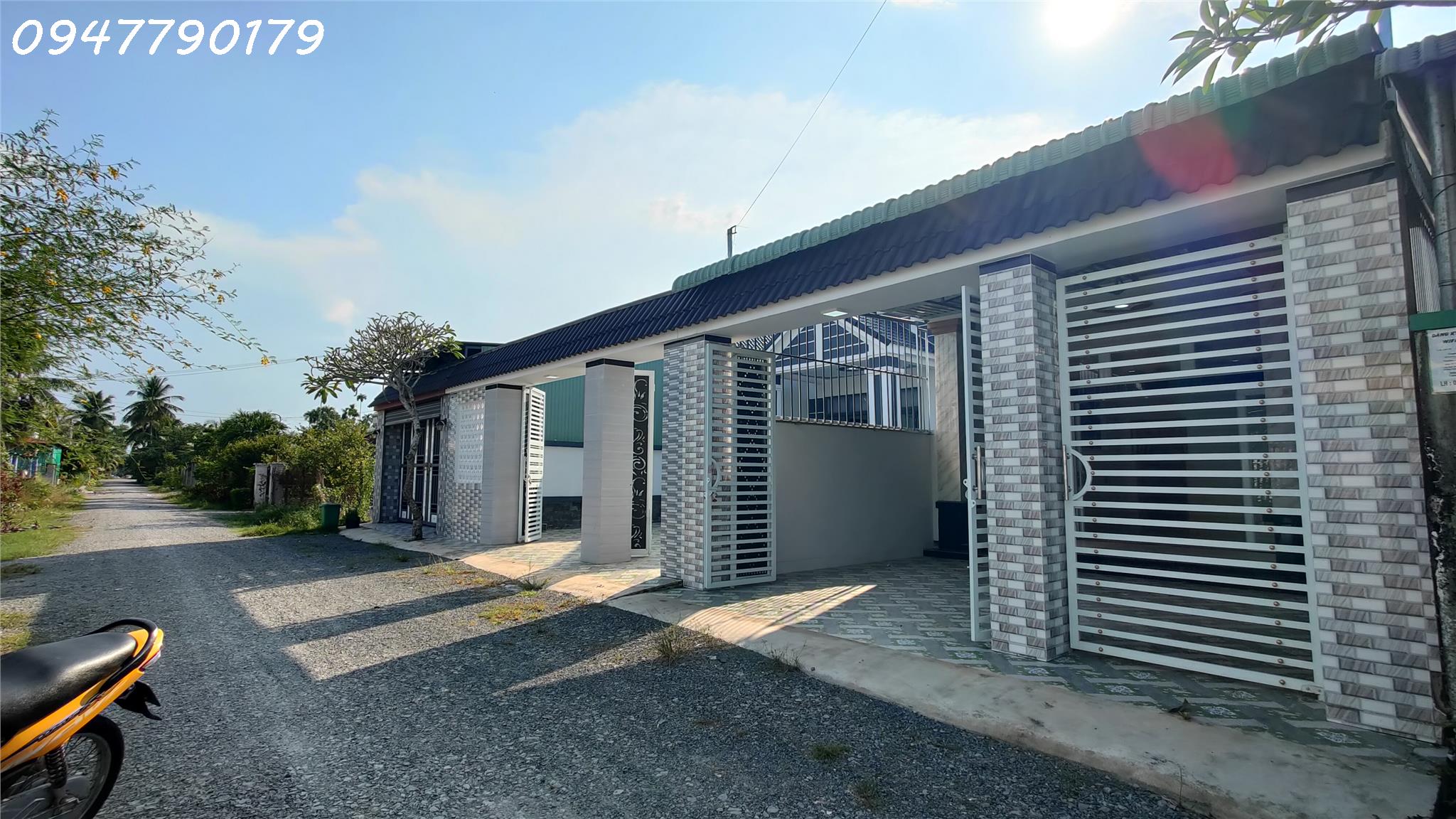 Nhà đẹp, giá hấp dẫn: 3 phòng ngủ sát đường Trường Chinh