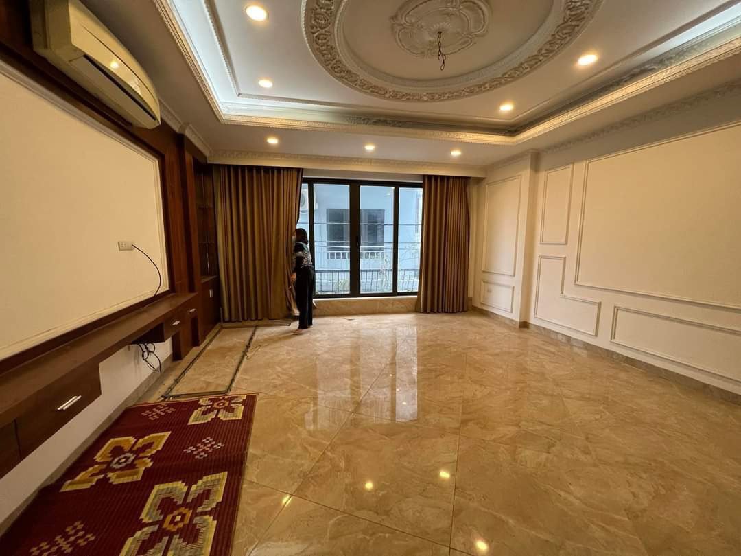 Bán nhà Phố Phùng Chí Kiên, Cầu Giấy 45 m2, 7 tầng, thang máy, ô tô vào, ở sướng.