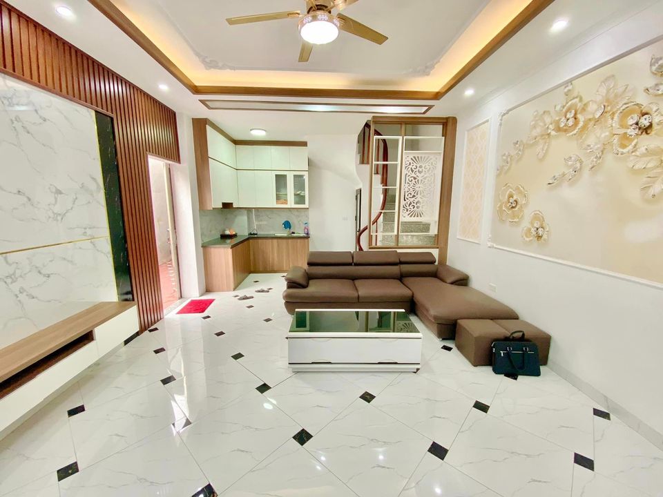 Bán Nhà Lô Góc Thoáng, Ngô Gia Tự, Long Biên 33m2, 5T chỉ 2,9 tỷ ( Cam Kết Chuẩn)