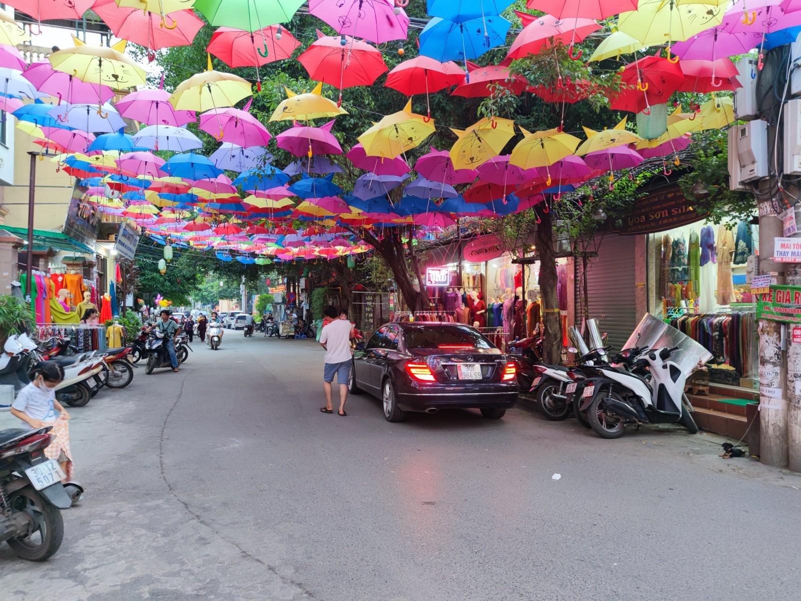 Bán nhà mặt phố Lụa, Vạn Phúc, Hà Đông 75m2, 18.2 tỷ Ô tô, KINH DOANH!