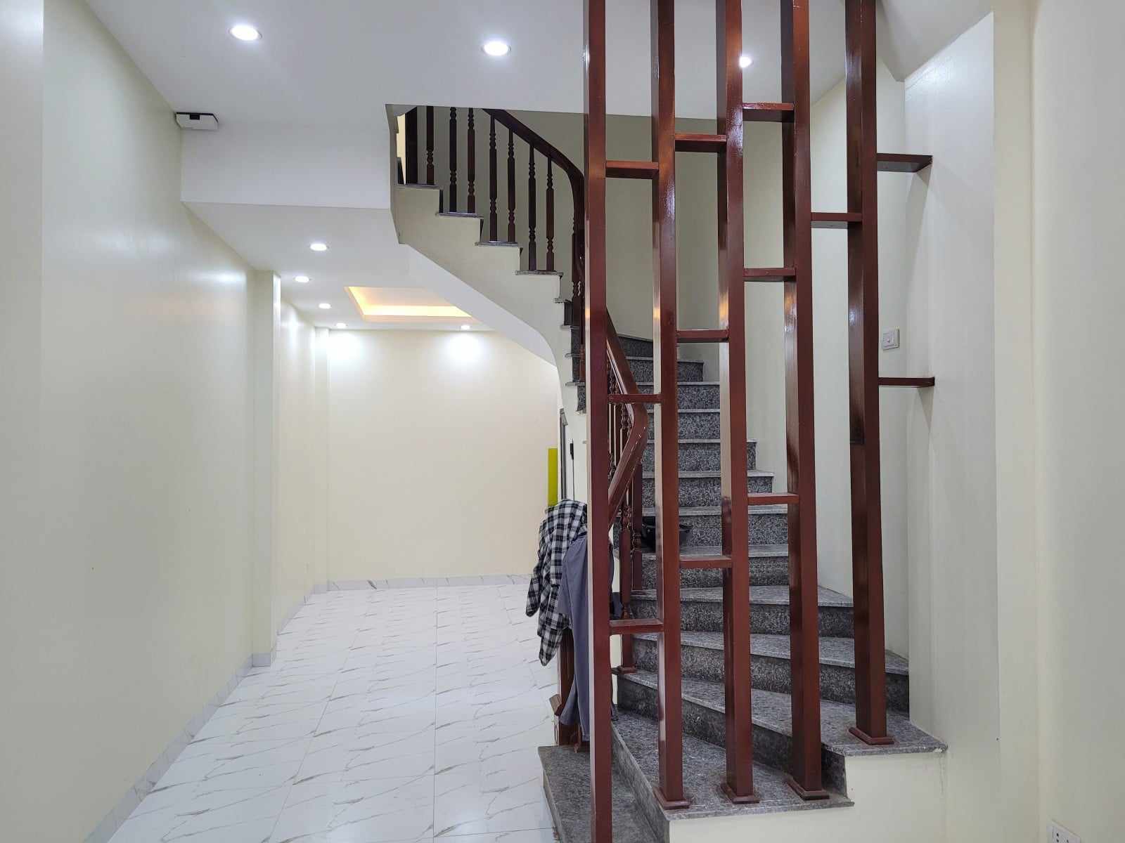 Bán nhà Văn Quán, Hà Đông, 38mx4T, mới đẹp ở luôn, pháp lý sạch, giá 3.8 tỷ