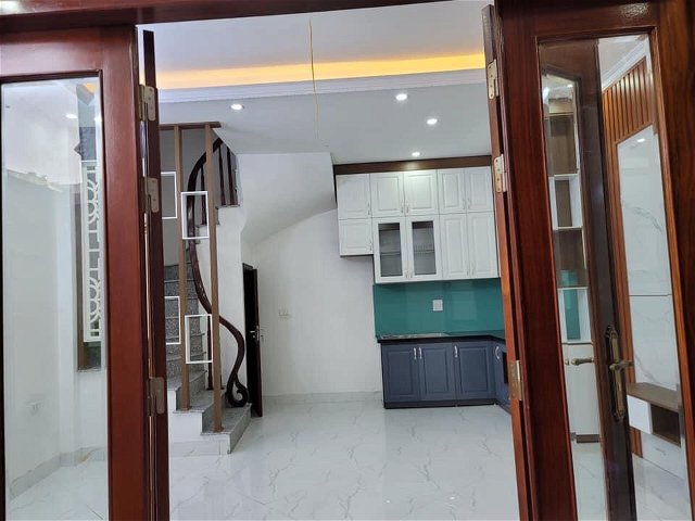 Đường Nguyễn Văn Cừ, Long Biên 30m2, 5 tầng, giá hơn 3 tỷ