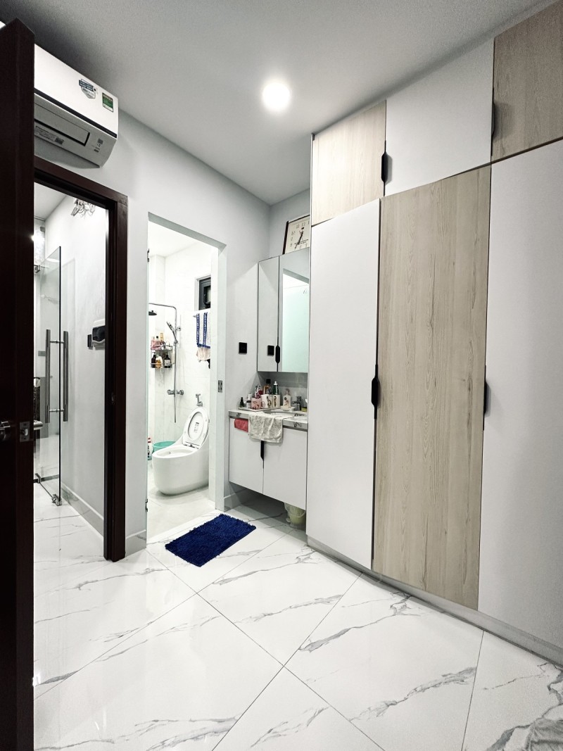 Bán nhà Lạc Long Quân, Tân Bình, 5.5x12, 3PN, đẹp mê ly, chỉ 4 tỷ 999