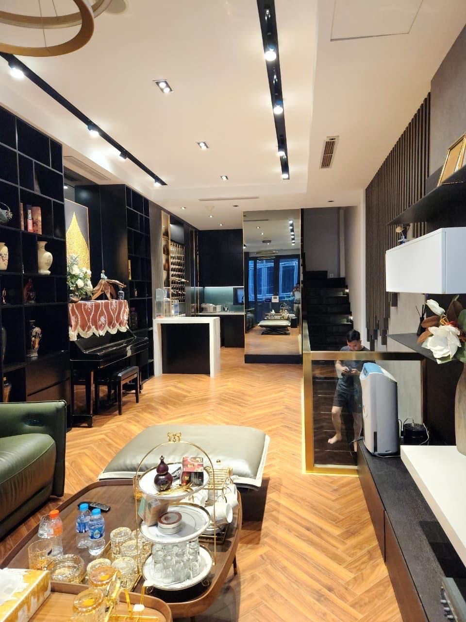 Bán nhà ngõ 105 Xuân La, DT 45m2 x 6 tầng , phân lô, ô tô tránh, NT đẳng cấp, giá 12.9 tỷ