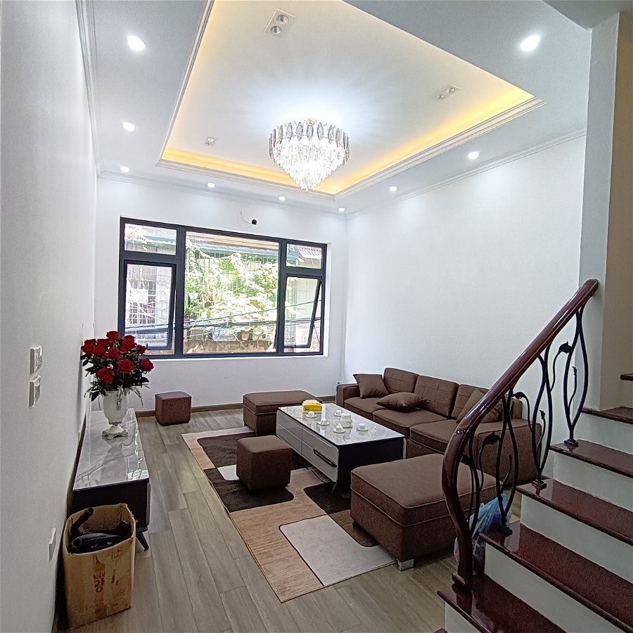 Bán nhà Phố PHAN VĂN TRƯỜNG, Cầu Giấy 5 tầng, mt 4.2m, ô tô, vỉa hè, còn mới, ở và KD