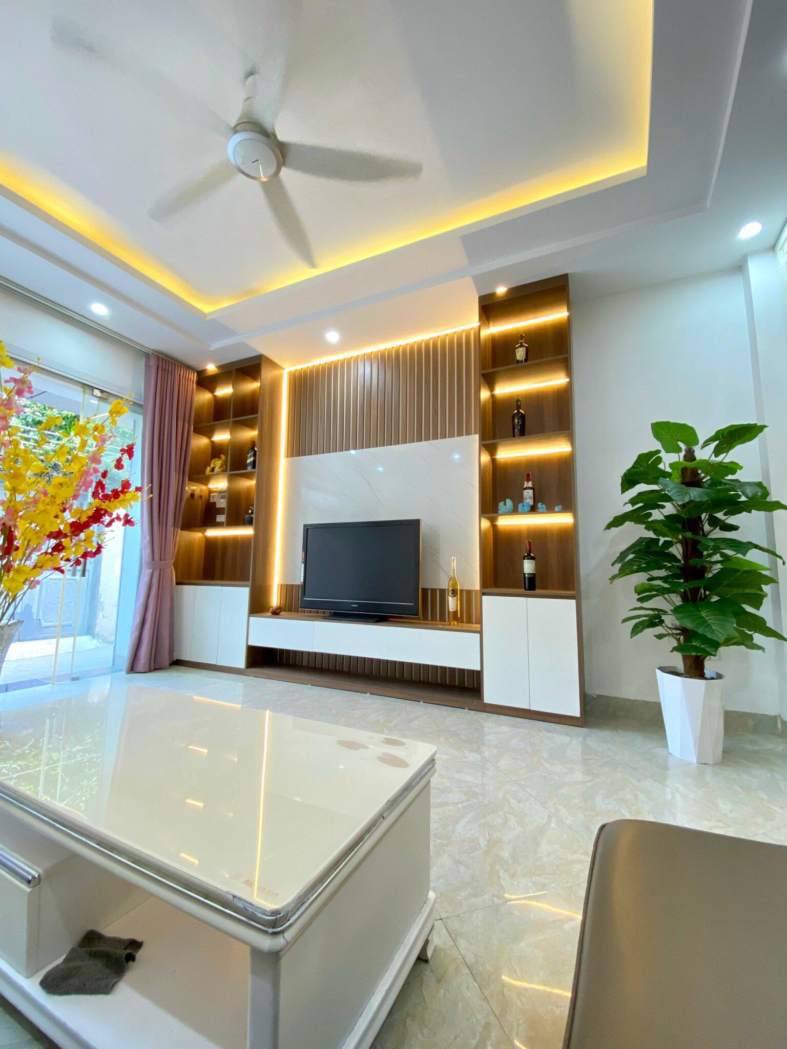 Bán nhà Dương Văn Bé, quận Hai Bà Trưng 38m x 5 Tầng MT4.5m,Giá 5.8 tỷ.KD nhỏ, gần phố, ngõ thông, Times City tiện ích...