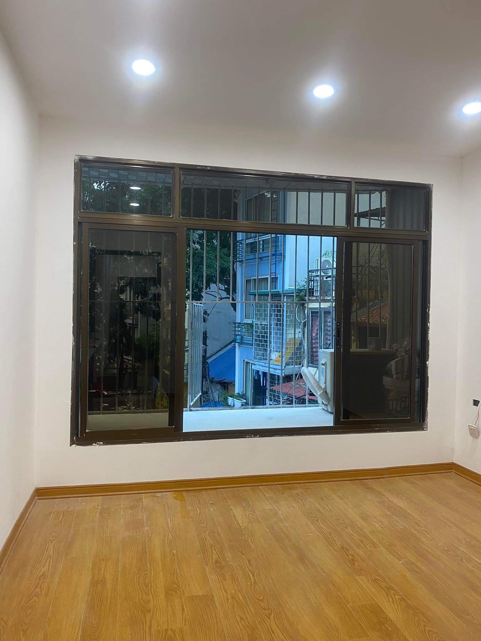 Bán Nhà Lý Nam Đế TT 40m2 1N 1 K View Mặt Phố, Ở Sướng, Lõi Trung Tâm, Chỉ 1.95 Tỷ