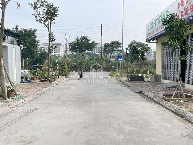 Bán 37,7m2 đất TĐC Trâu Quỳ. Vị trí lô rất đẹp, ngay cạnh đường gom chạy từ Cầu Phú Thị về Thạch Bàn