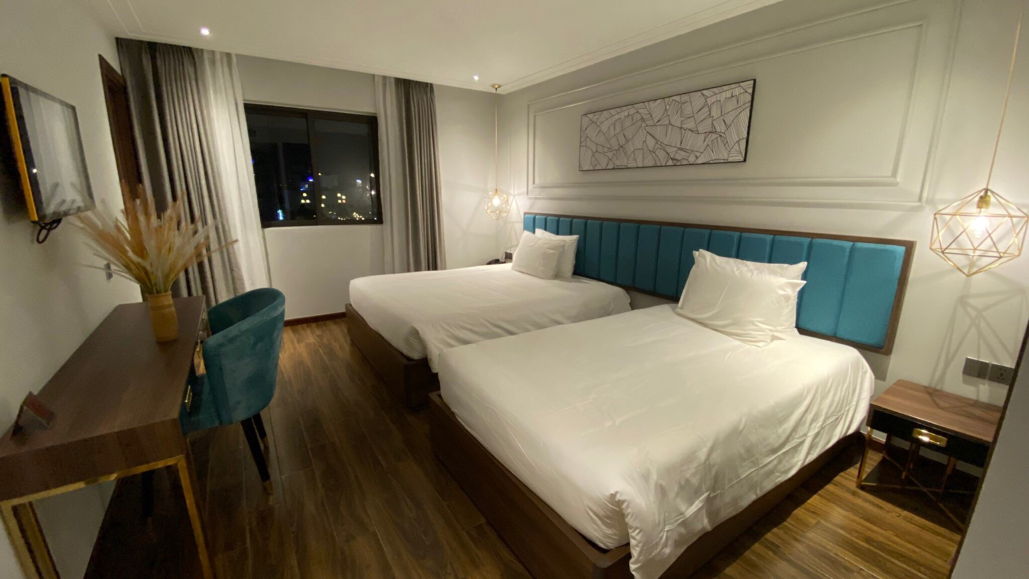 Bán khách sạn 5 tầng thang máy đường Lê Đại Hành,Cẩm Lệ 100m2 giá 9,9 tỷ.