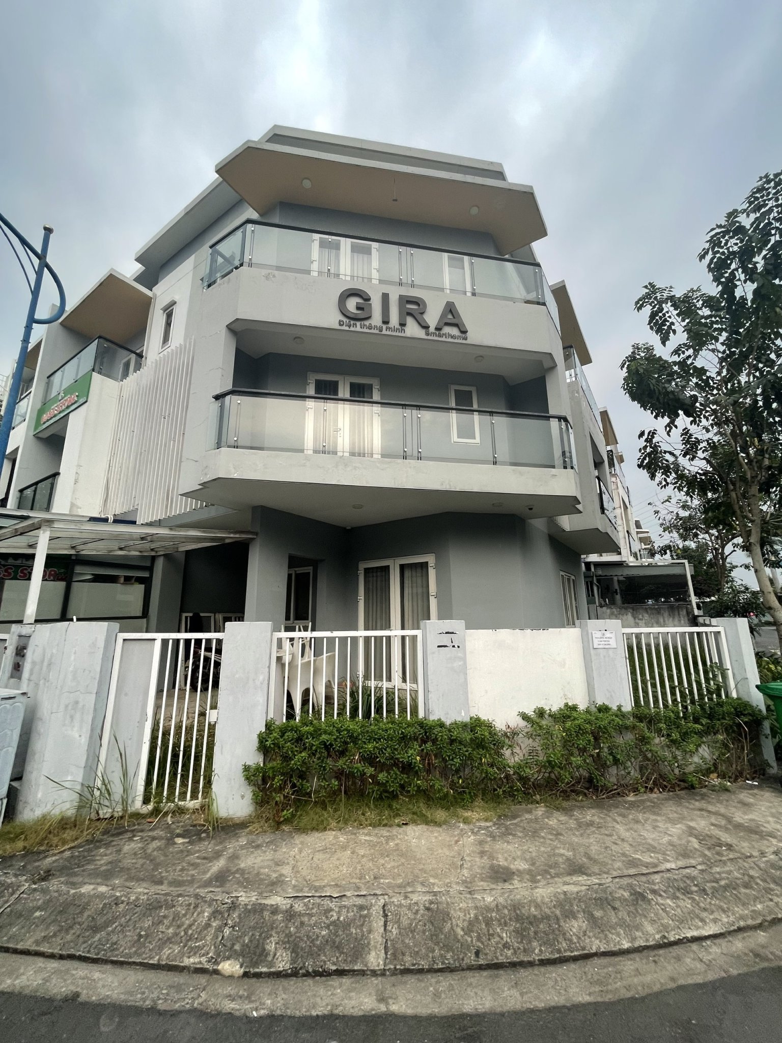 NHÀ PHỐ LÔ GÓC KHANG ĐIỀN - 4PN - 130M2 - GIÁ CỰC TỐT 12.5 TỶ TL