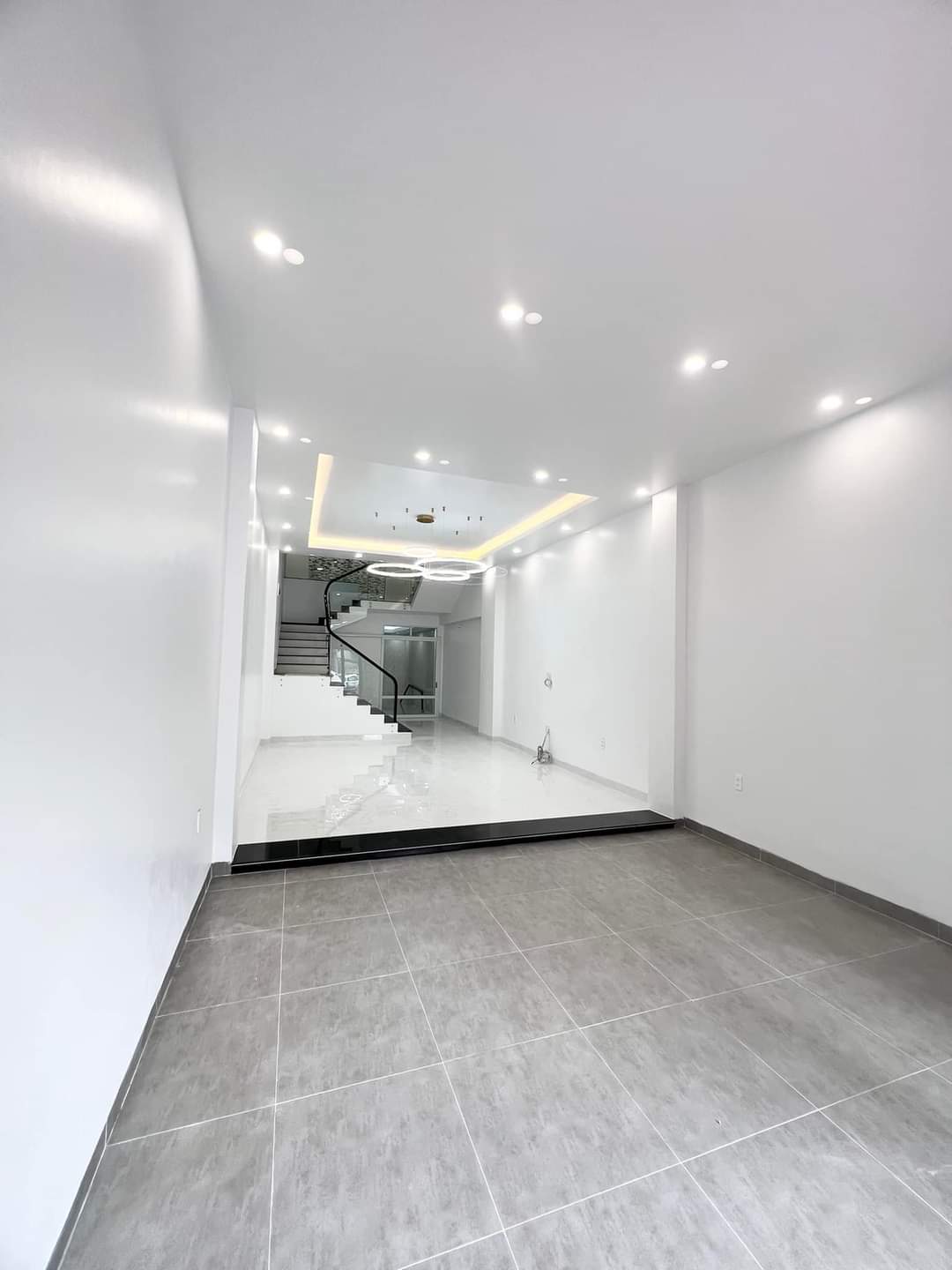 Bán nhà mặt đường Hoàng Ngọc Phách - Quán Nam, 88m 3 tầng GIÁ 6.95 tỉ