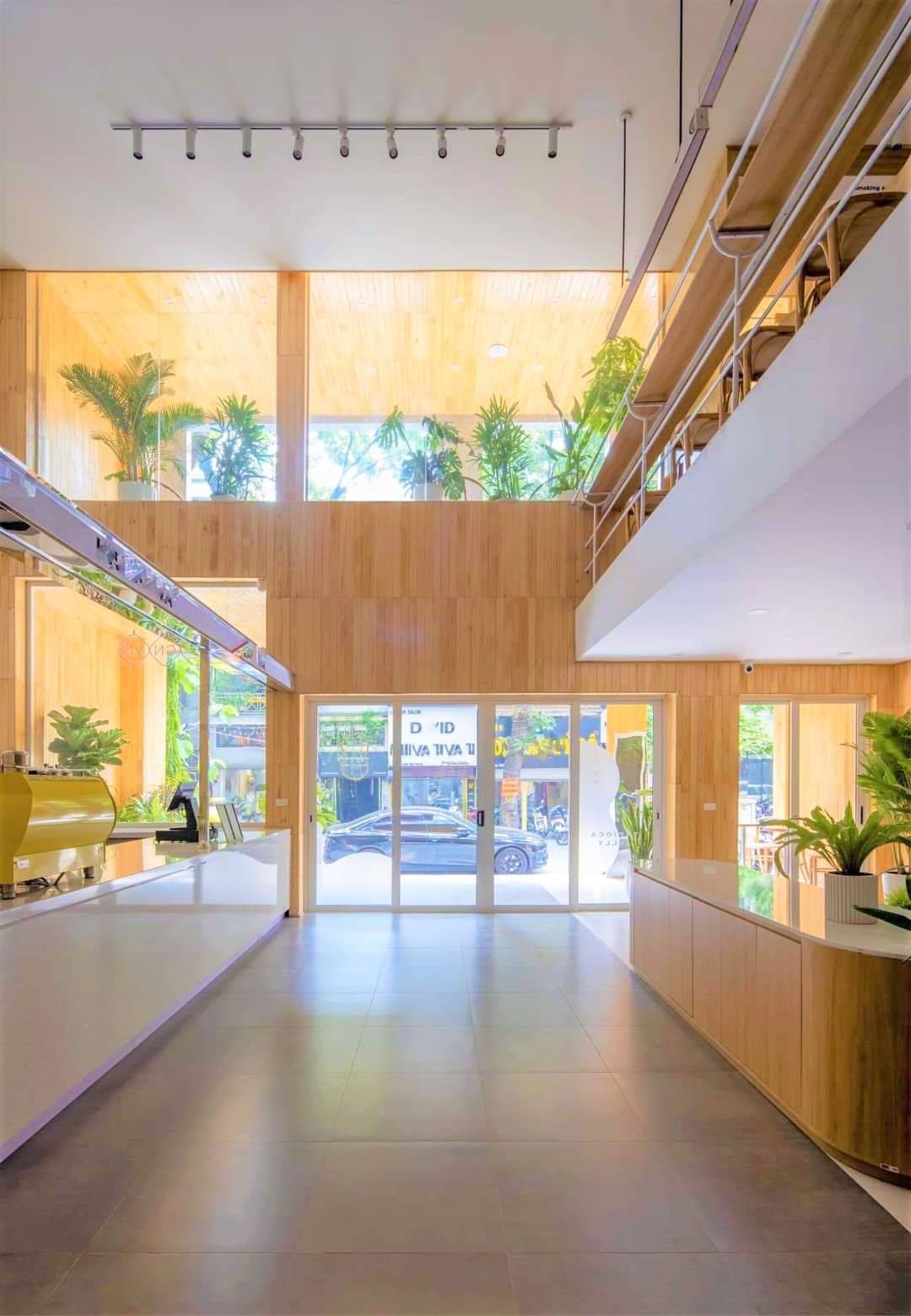 Chính chủ cho thuê nhà căn góc Mới 101m2x 5T, Kinh Doanh, VP, Đường Láng- 35 Tr