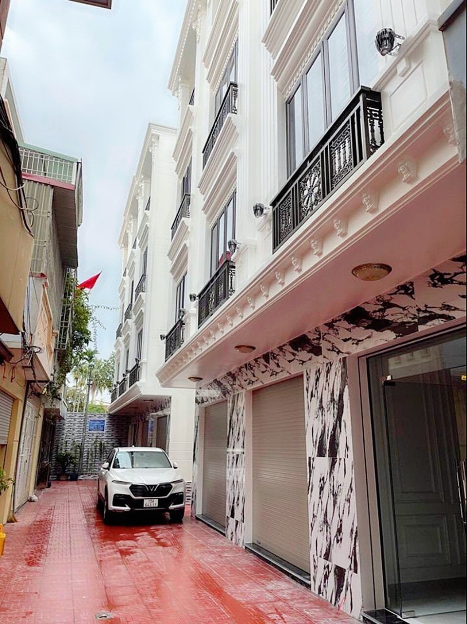 Bán nhà Khúc Thừa Dụ, 52m 4 tầng căn góc, ngõ ô.tô GIÁ 3.65 tỉ, xây mới tinh