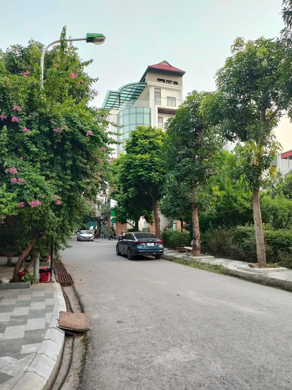 Bán nhà Phố Trung Tâm Nam Từ Liêm - Ô tô Tránh - Vỉa hè - KD - VP DT 130m MT 10m Nhỉnh 18 tỷ