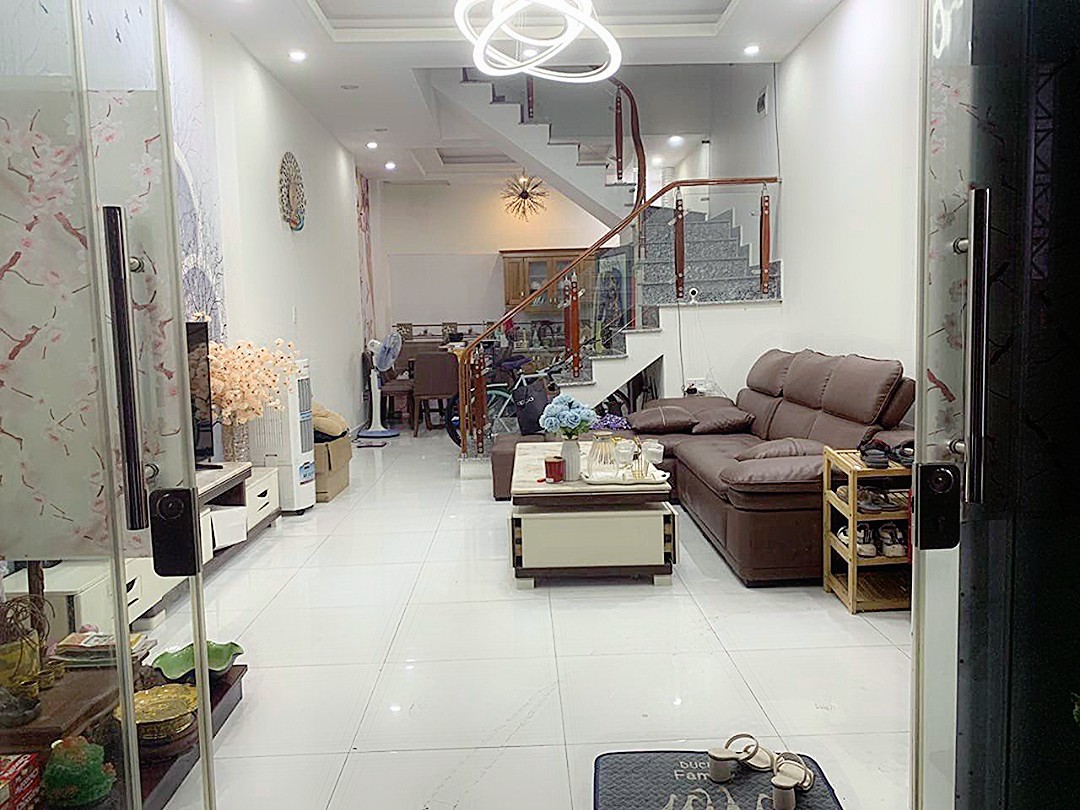 Bán nhà Thư Trung ngõ cực nông, 43m 3 tầng GIÁ 2.6 tỉ , để lại nội thất