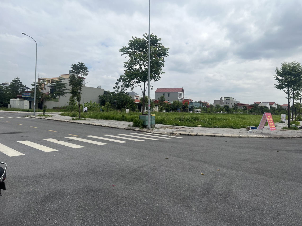 LÔ GÓC DIỆN TÍCH 150 M MẶT TIỀN 20 M Khu phân lô đô thị đường 19 m Kinh doanh buôn bán siêu đẳng cấp Cách Hà Nội