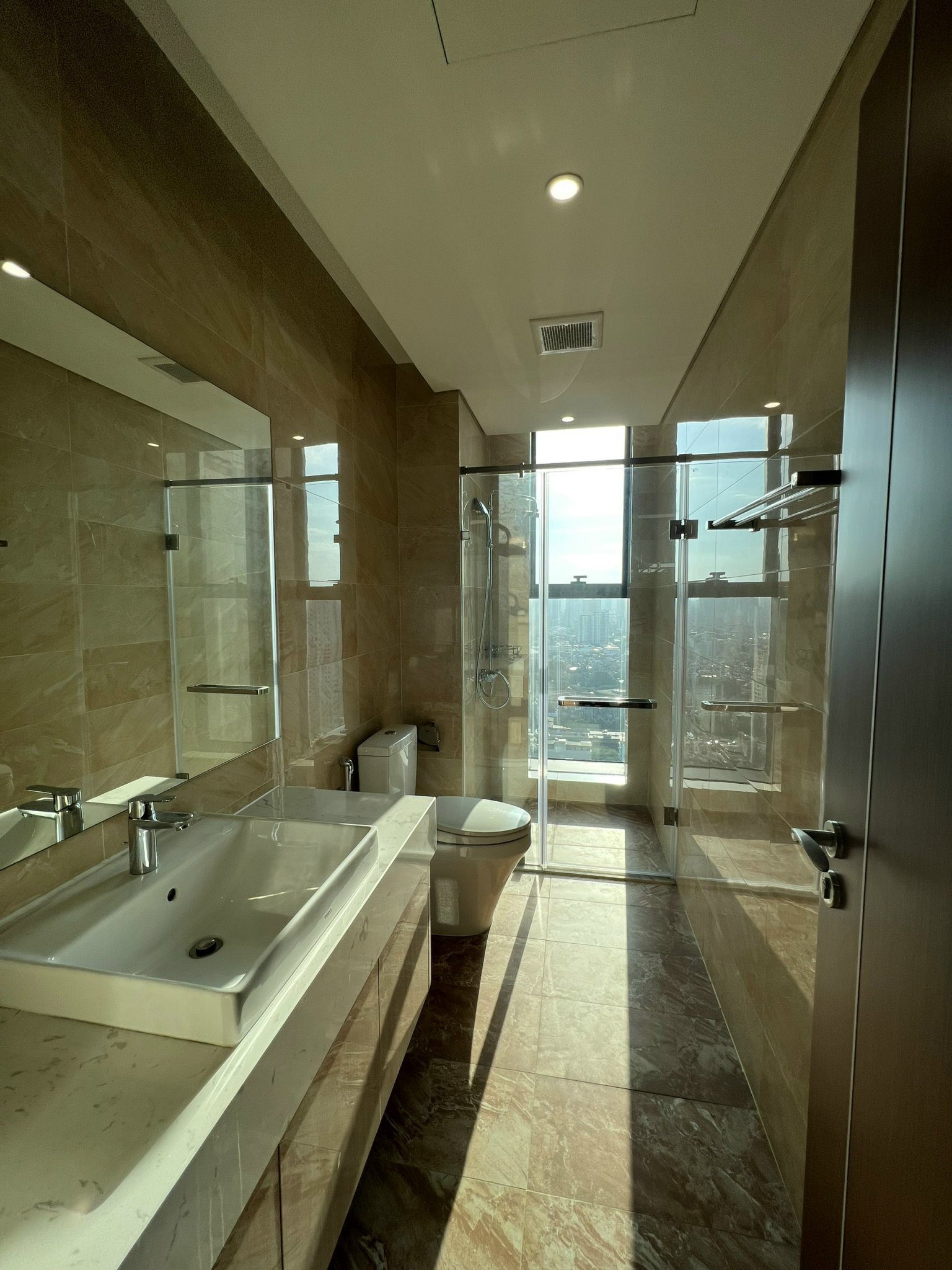 Hiếm! The Legend 3-4PN 2WC - Nội thất cơ bản 186m2 giá 11.5 tỷ SDCC