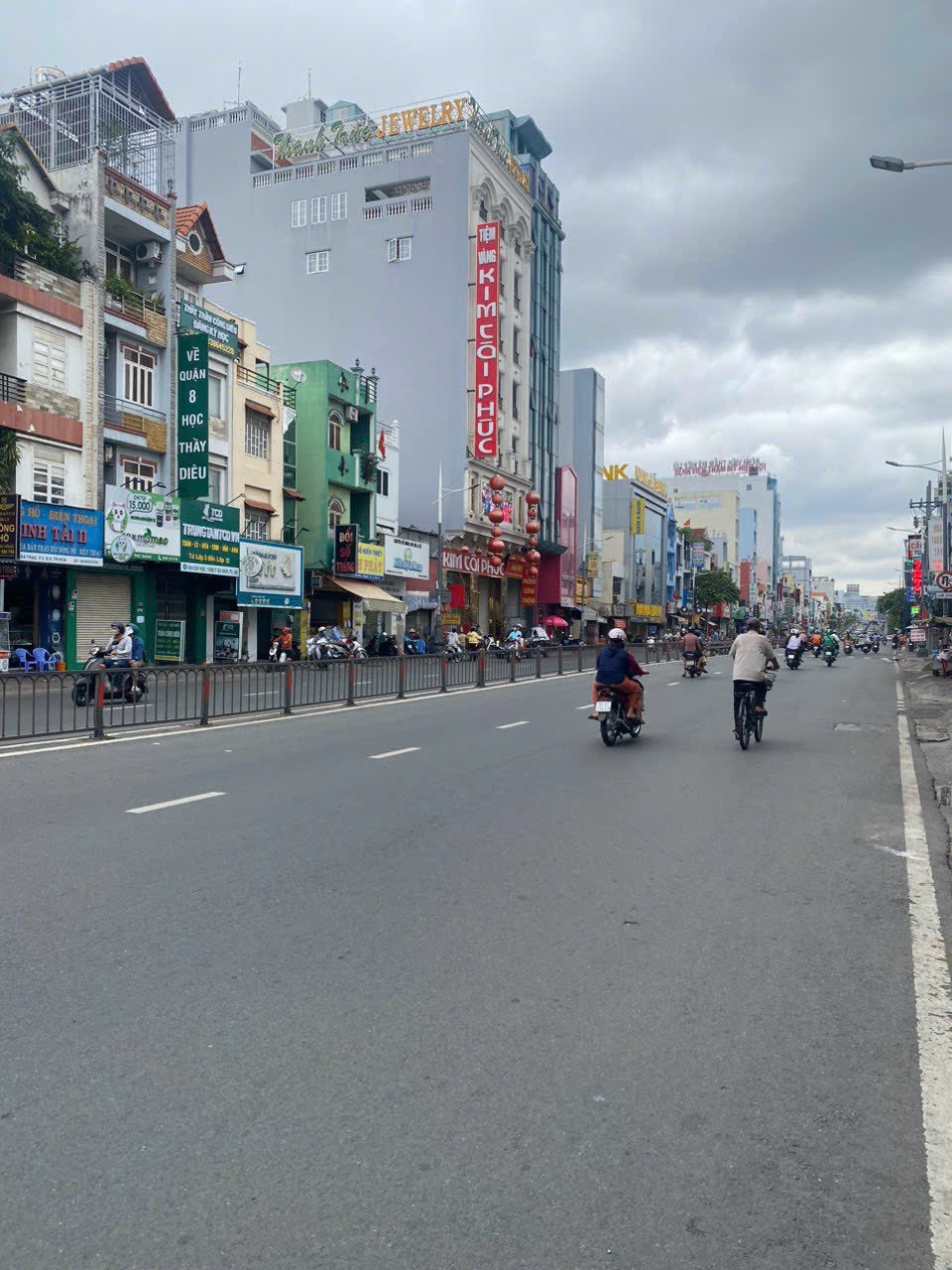 CHỦ Ở LÂU NĂM. SÁT MẶT TIỀN HUỲNH TẤN PHÁT Q7. DTCN 180.7. M2. 7 X 28. CHỈ NHỈNH 9 TỶ. HẼM XE HƠI 6M 1 TRỤC THẲNG.