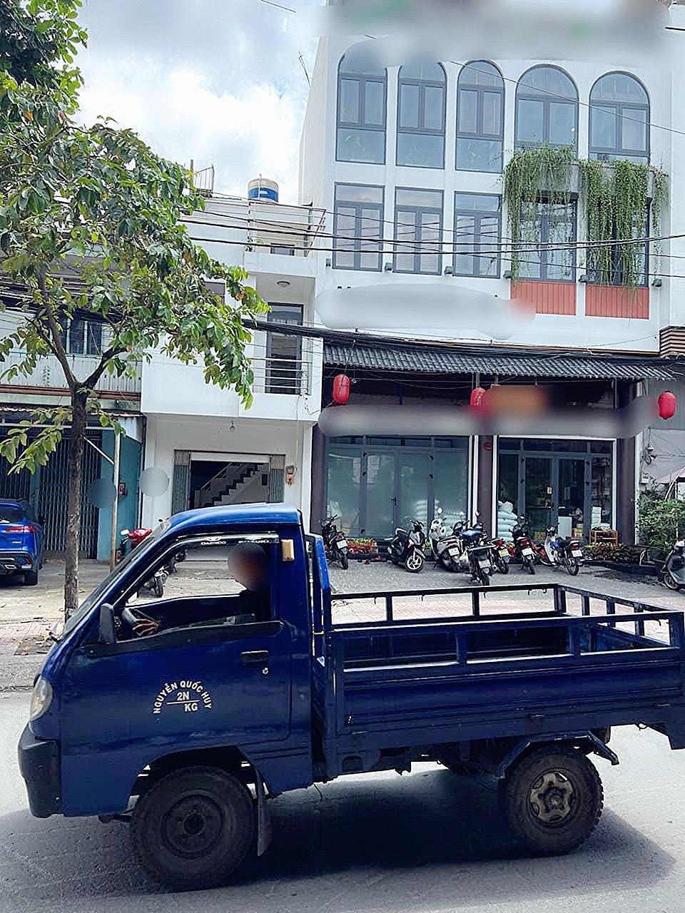 QUẬN 7 - MẶT TIỀN KINH DOANH KHÔNG LỘ GIỚI 3 TỶ X - 3 TẦNG CÓ SÂN THƯỢNG 3PN - SỔ VUÔNG VỨC